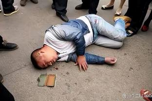 Trương Huy sau khi bị Mai Ken vượt qua, đẩy người từ sau lưng bị thổi bay, phạm quy, trực tiếp bị trục xuất.